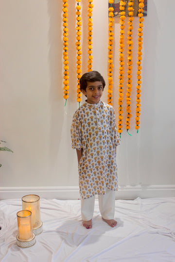 Floral Muslin Kurta With Pyjama